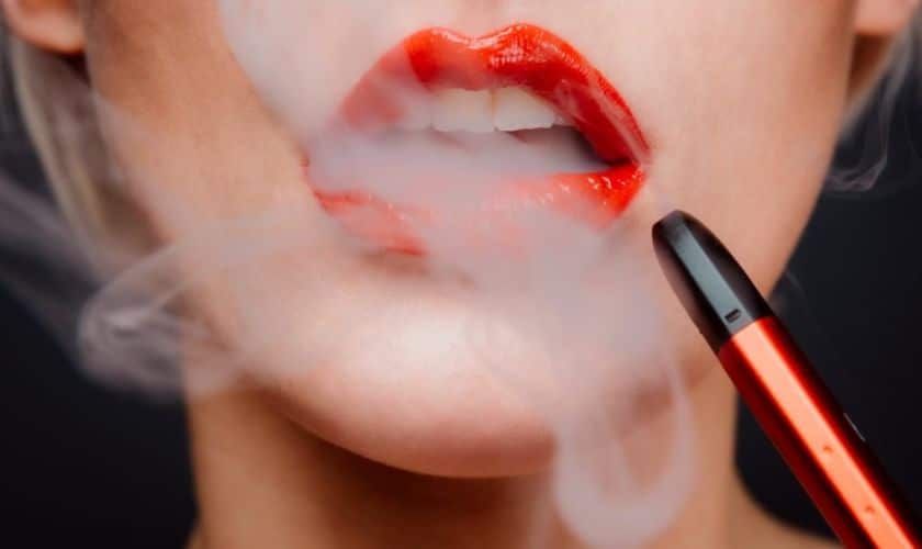 Effects-Of-Vaping-On-Your-Teeth-And-Oral-Health